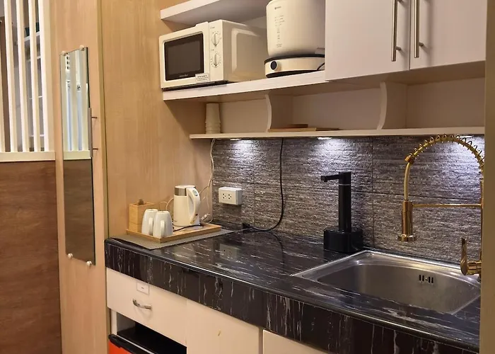Bed & Breakfast Bachelor's Crib-1 Alabang 4*